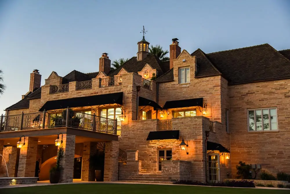Red Berry Mansion Front Photo