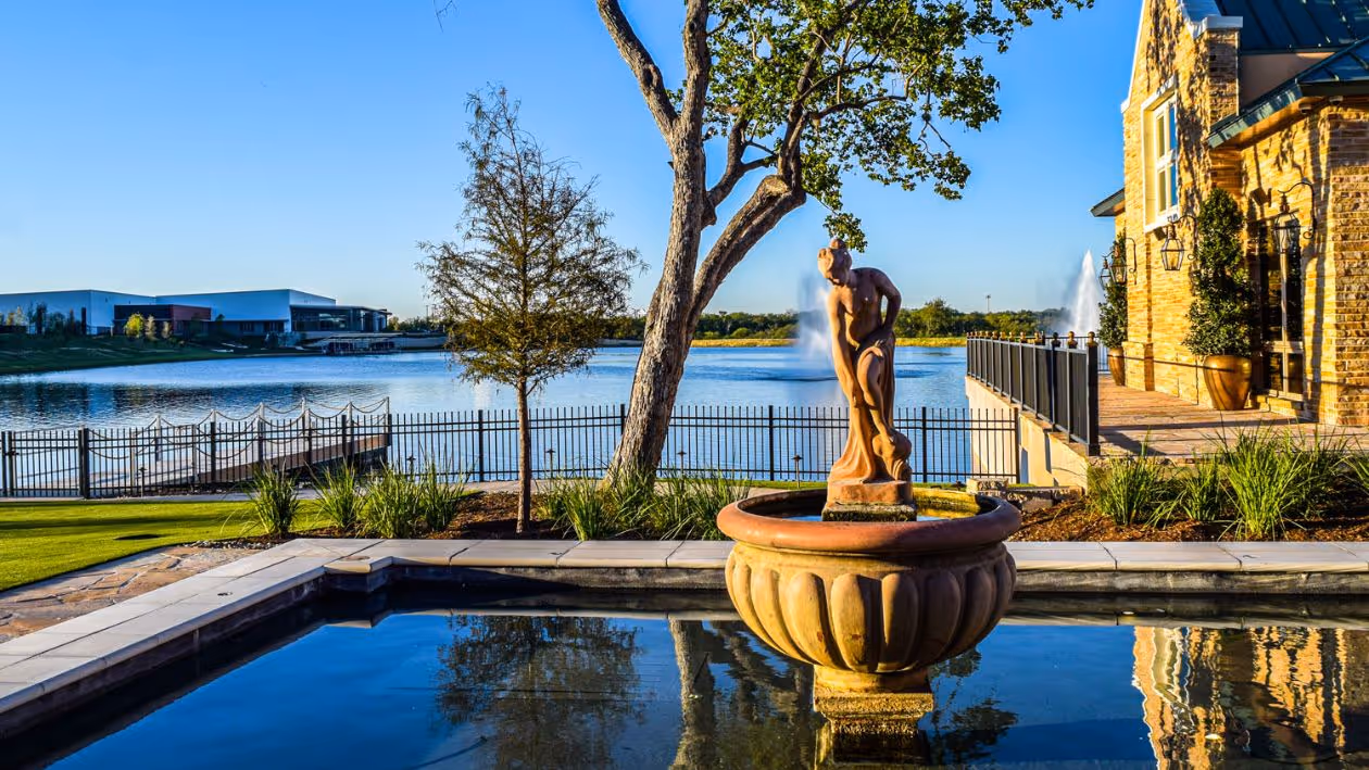 Fountain in front of the Red Berry lake